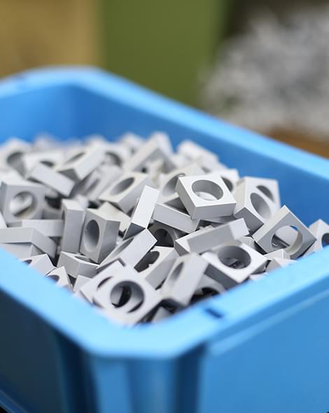 CREATING A LIFE WITH PLASTICプラスチックと共に生きる。短納期高品質低価格プラスチック切削加工幅広い素材のプラスチック切削加工に対応いたします。試作や一点物、多品種・少量生産などもご相談ください。